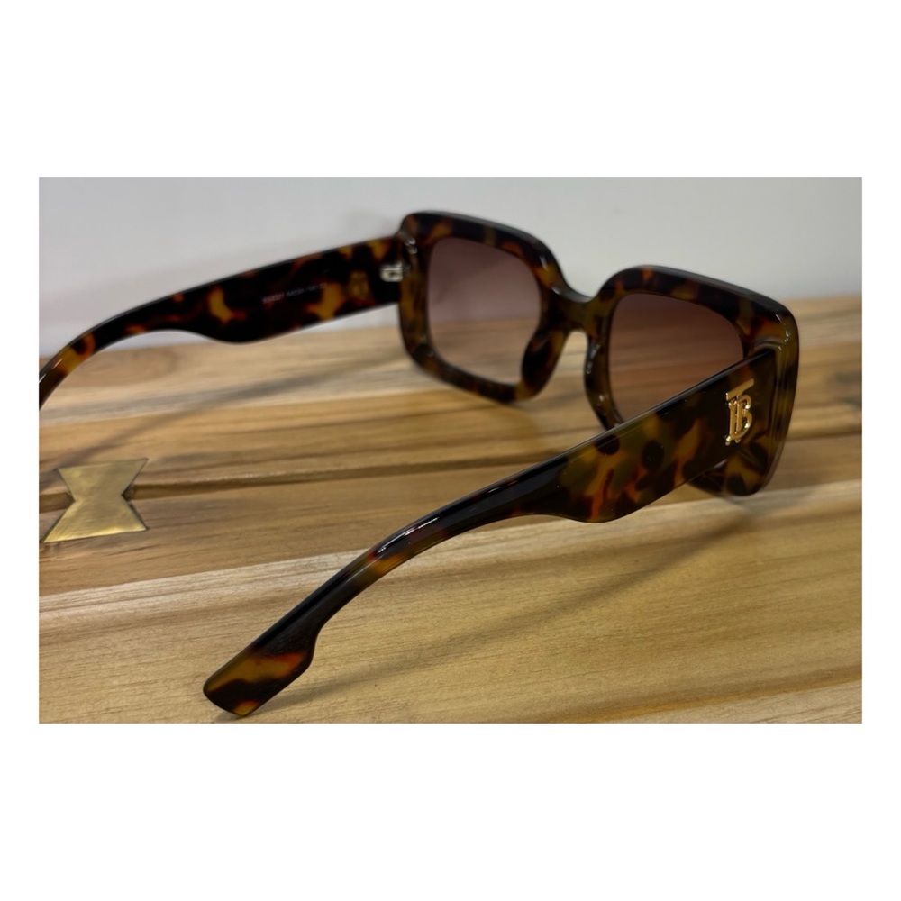 NWOT Burberry Woman’s BE4327 Delilah Square Sunglasses in Light Havana - Picture 9 of 15